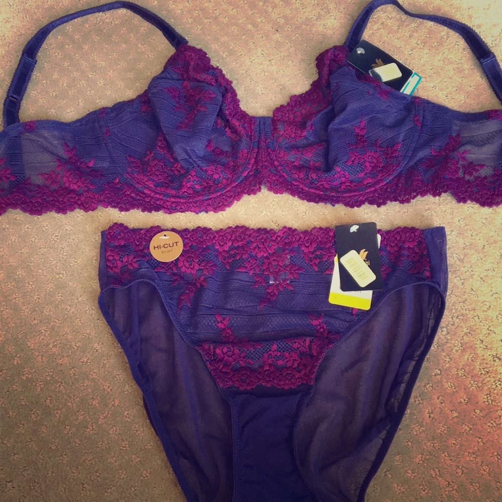 Wacoal matching set 34DDD and M panty NWT